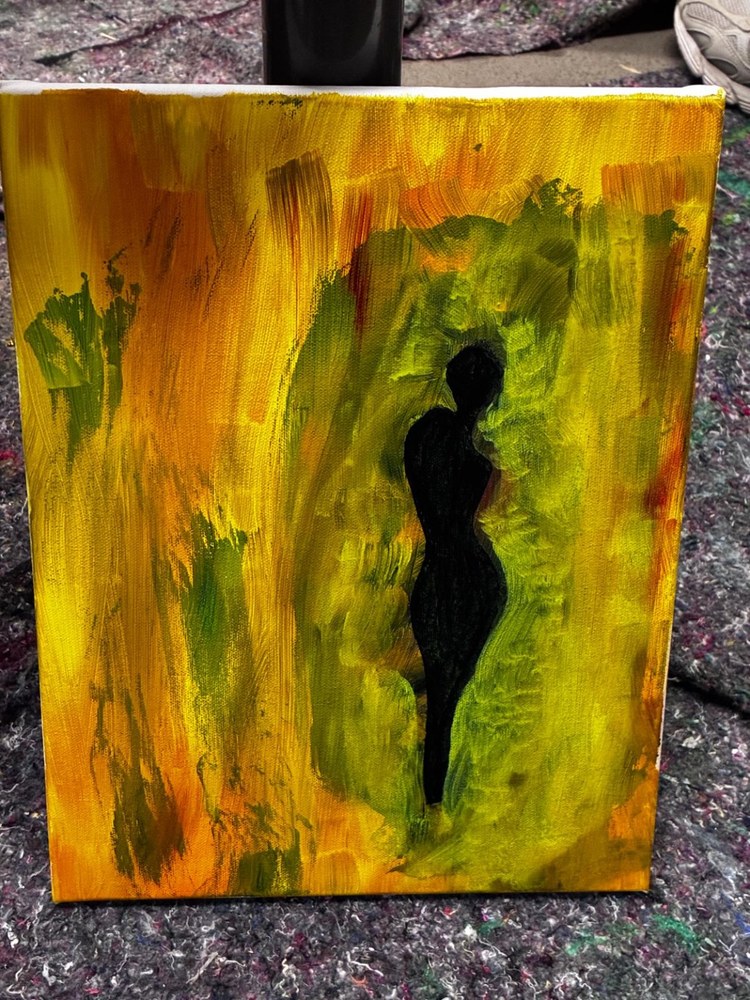 Figurative Silhouette in Schwarz vor Gelb, Orange und Grün